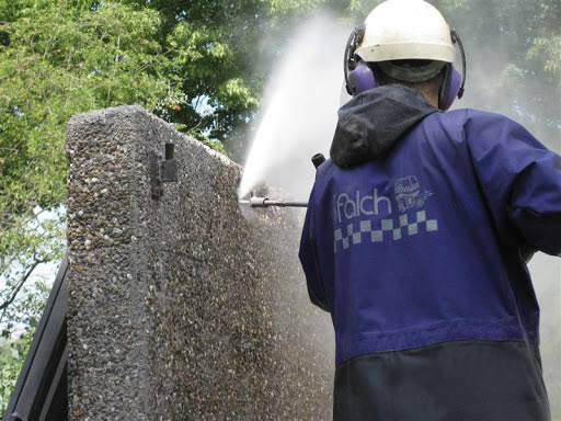Tipos de arena para sandblasting en la limpieza abrasiva de paredes de casas en Bogotá, Colombia. Sandblasting Colombia SAS.